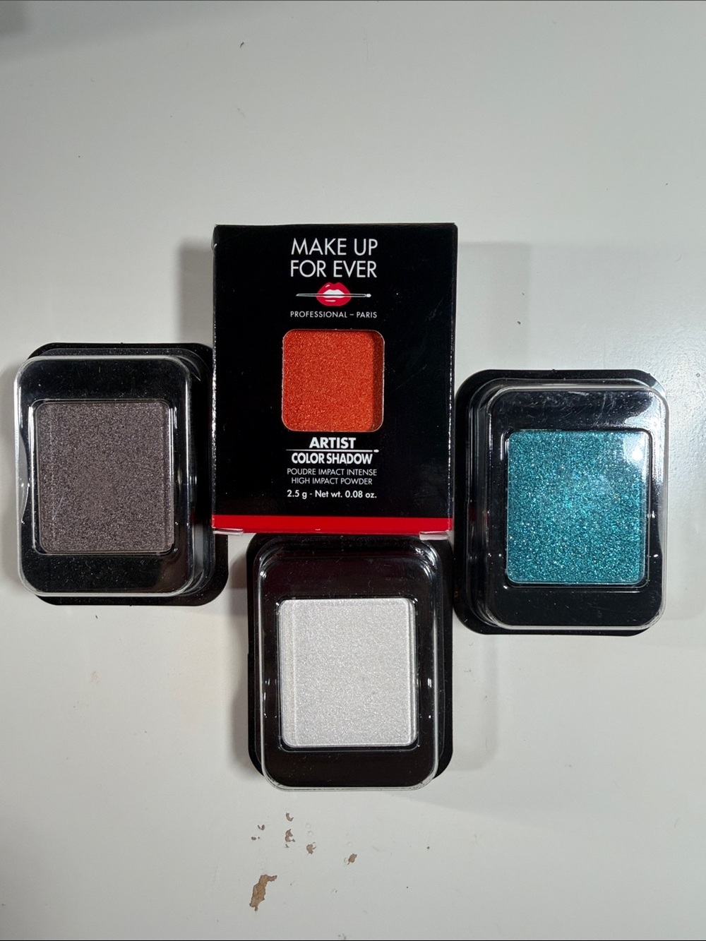 Makeup Forever Artist Color Shadows Set includes 4